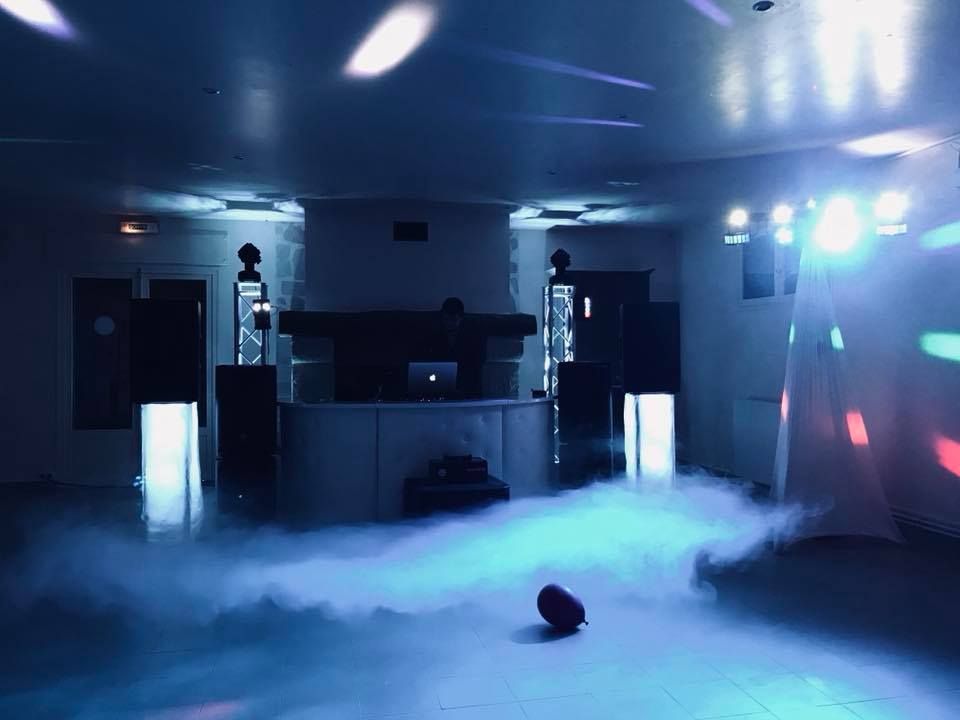 DJ sonorisation éclairage fumée piste de danse mariage Var — Sonopresta PACA