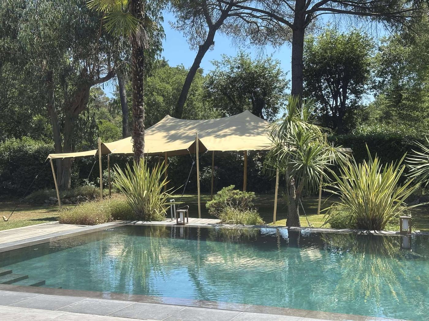 Tente stretch piscine réception plein air Var Riviera Loc Events
